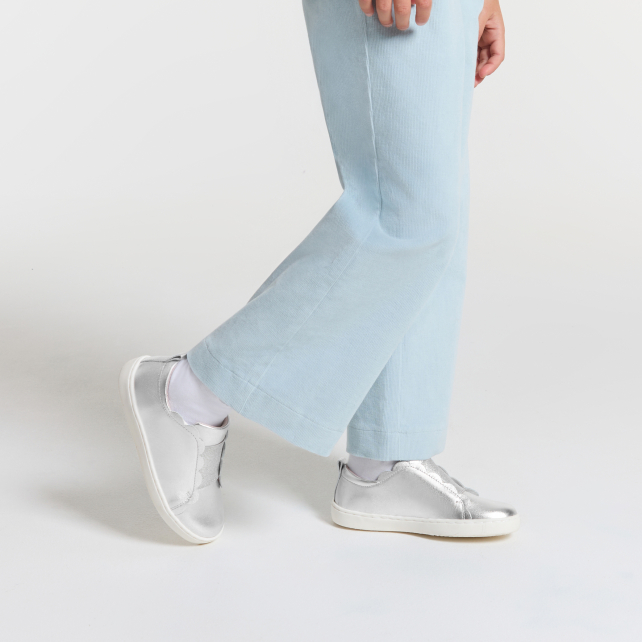 Girl comfort tennis shoes