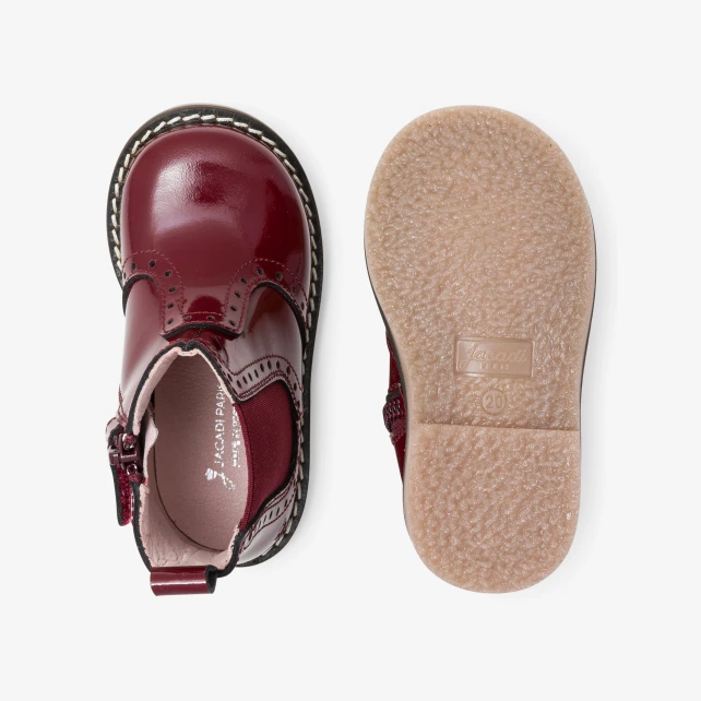 Qız uşağı üçün laklı Chelsea bot