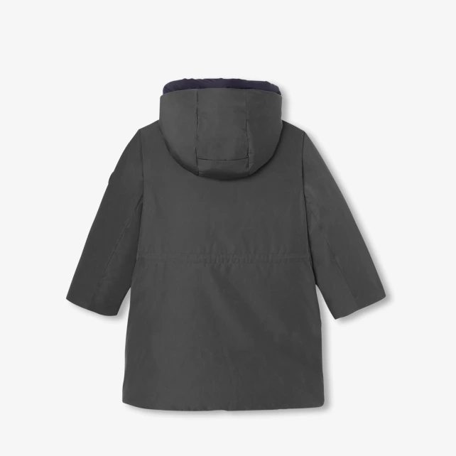 Texniki parka gödəkçəli oğlan