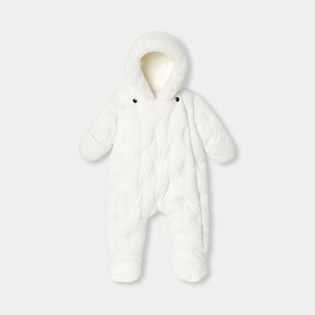 Ürək naxışlı körpə qız kombinezonu Ürək naxışlı körpə qız kombinezonu