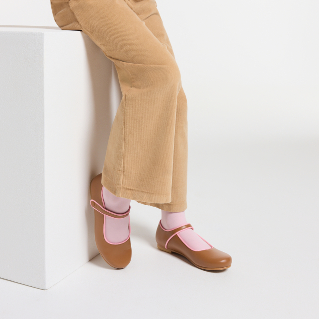 Qız üçün lak dəridən klassik ayaqqabılar