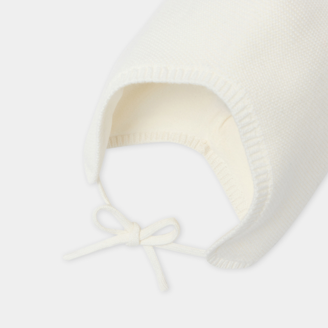 Baby bonnet in garter stitch