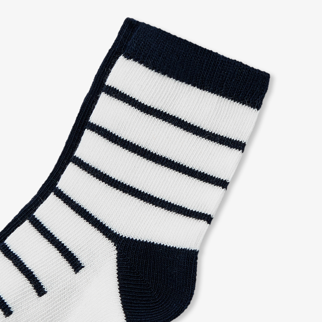 Körpə oğlan üçün corab dəsti