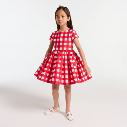 Gingham naxışlı məktəbə dönüş